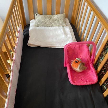 Morden Flat Close To Dlr Station With Free Parking London Eksteriør bilde