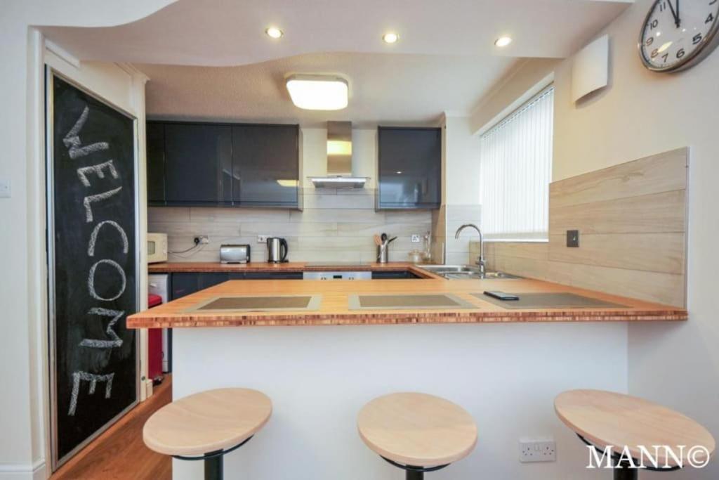 Morden Flat Close To Dlr Station With Free Parking London Eksteriør bilde