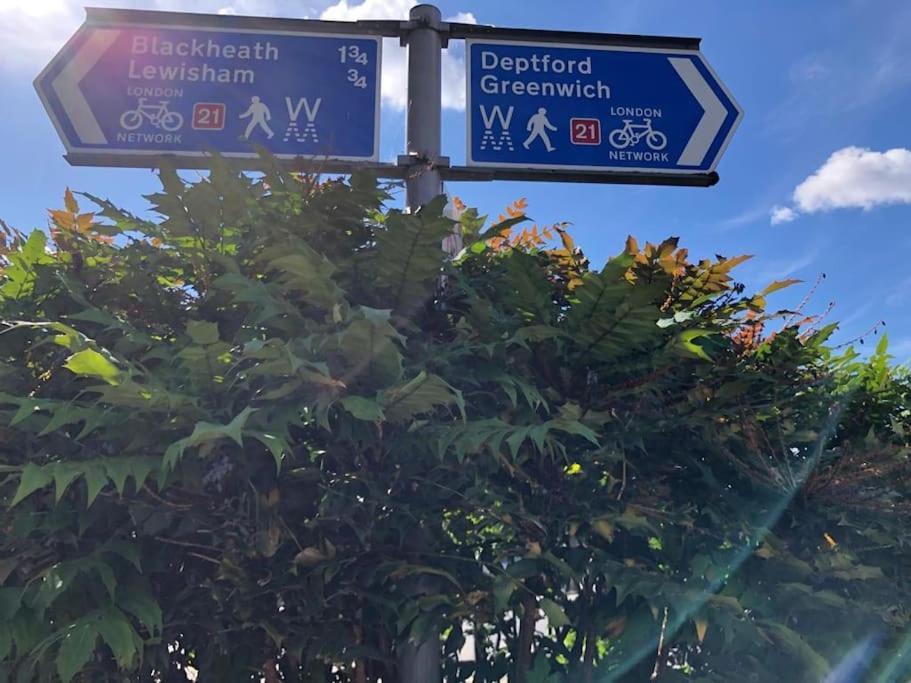 Morden Flat Close To Dlr Station With Free Parking London Eksteriør bilde
