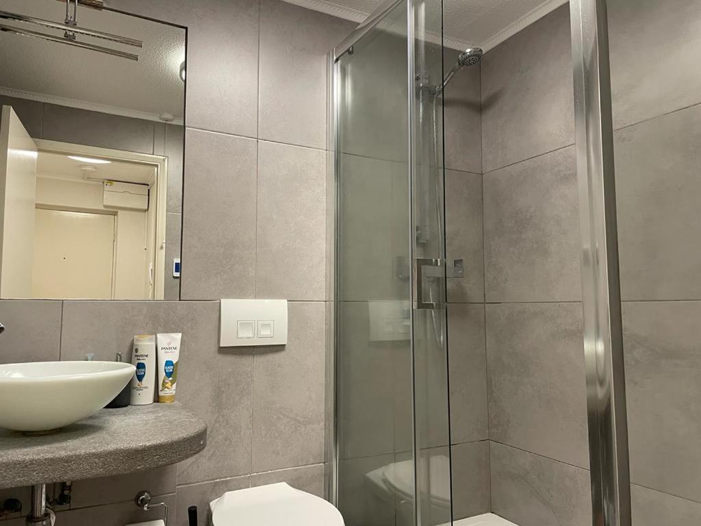 Morden Flat Close To Dlr Station With Free Parking London Eksteriør bilde